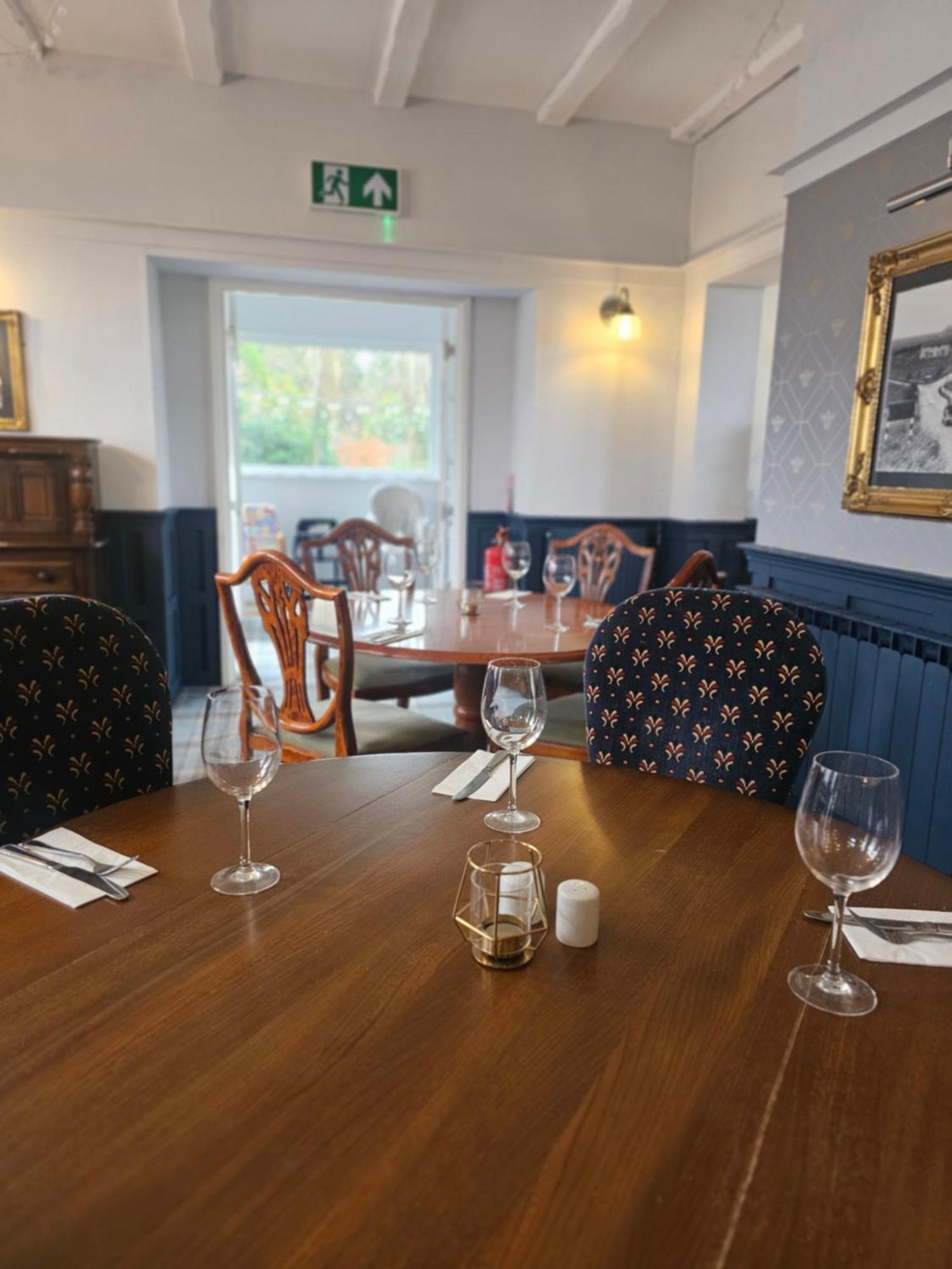 The Old Railway Hotel Porton Esterno foto