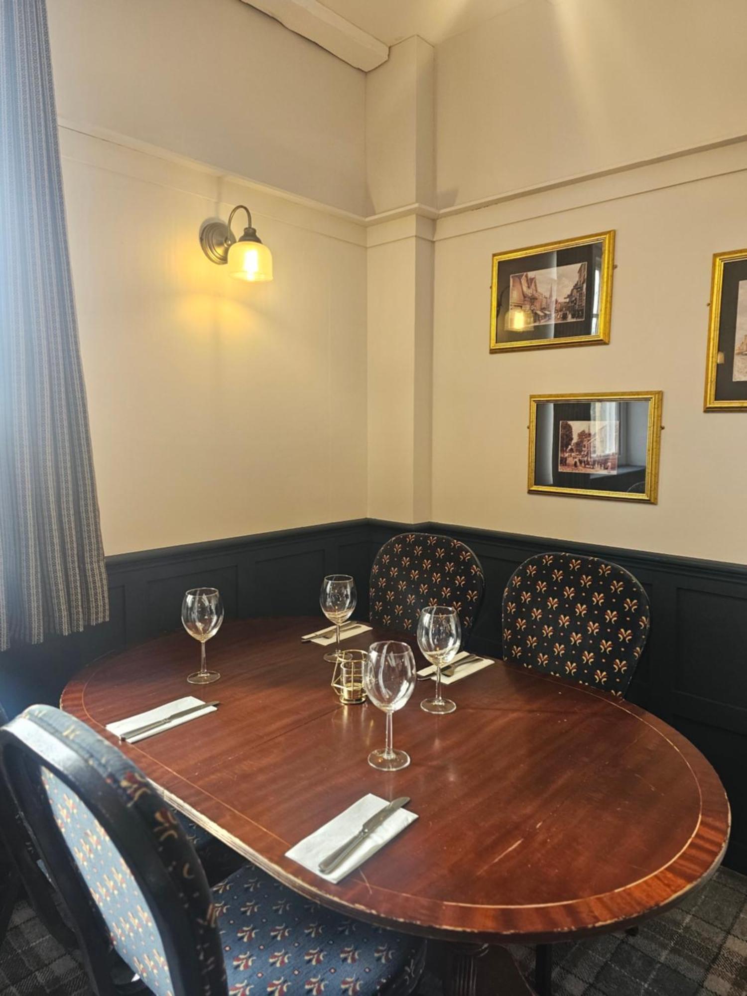 The Old Railway Hotel Porton Esterno foto