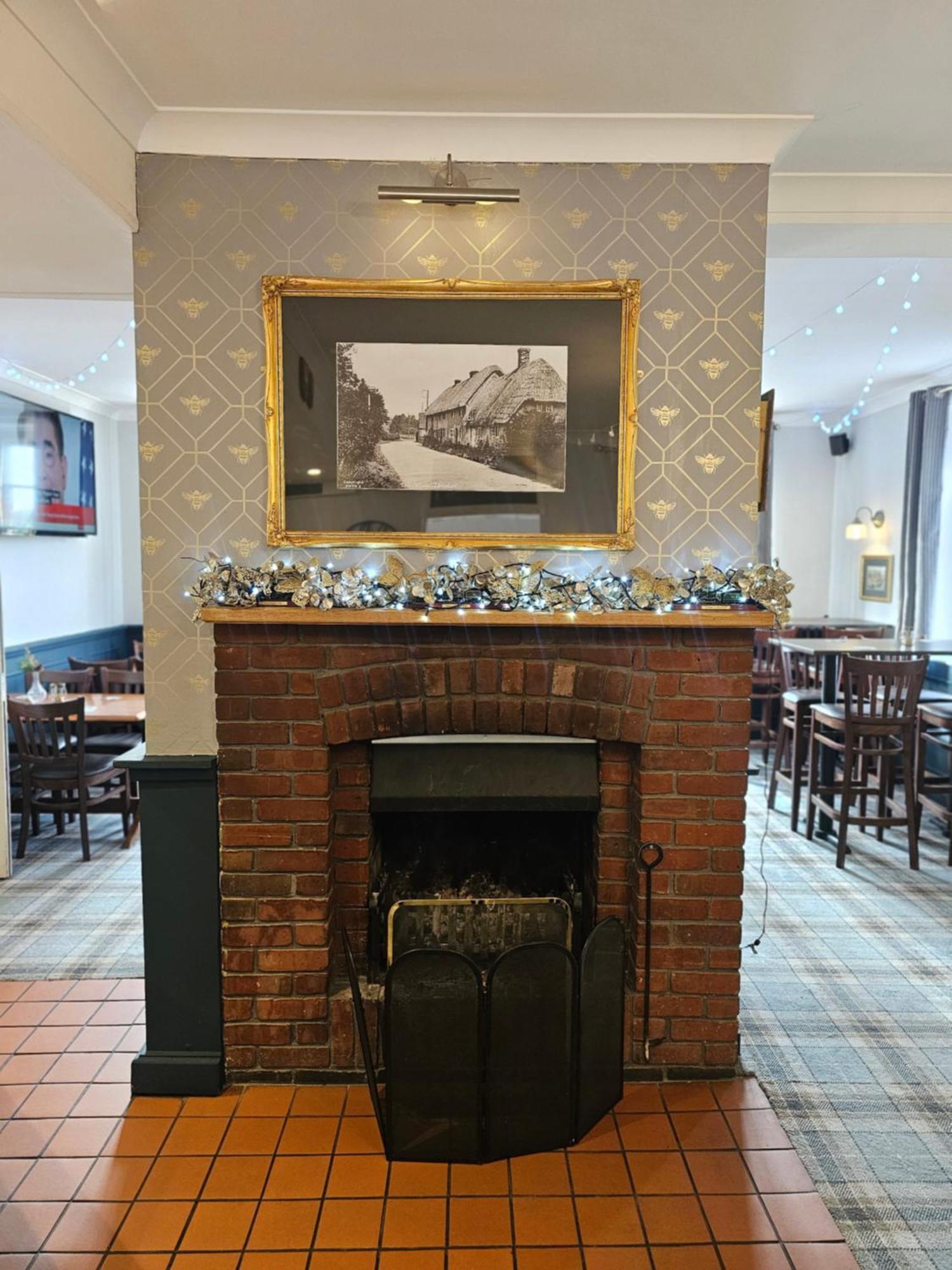 The Old Railway Hotel Porton Esterno foto