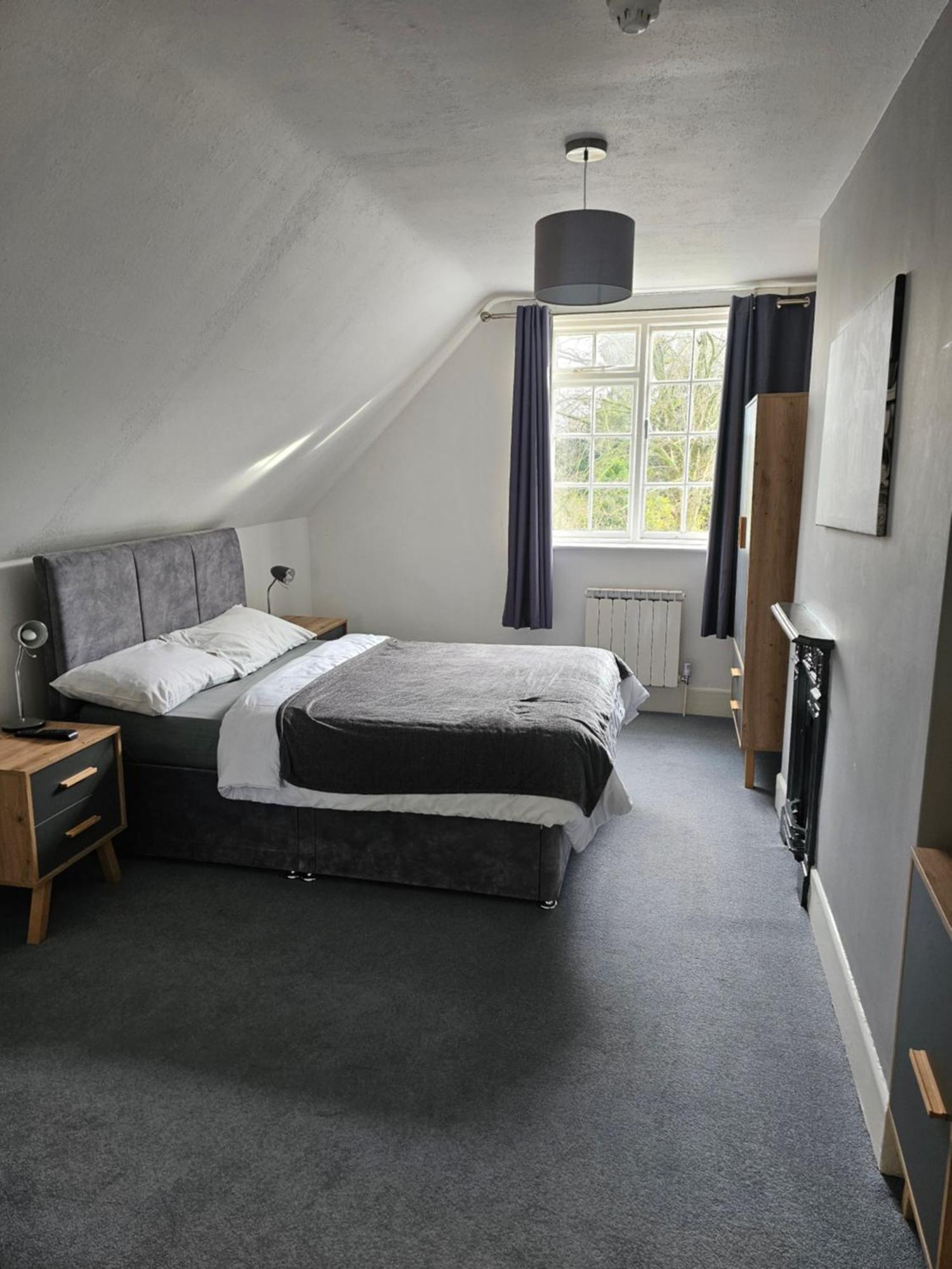 The Old Railway Hotel Porton Esterno foto